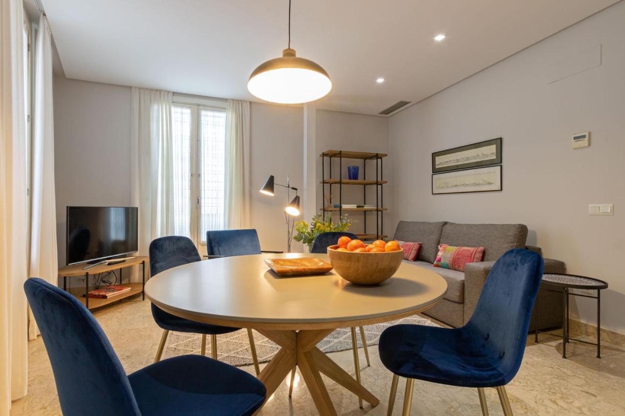 Alkazar Gardens Old Town 6 Pax Apartment เซบีญา ภายนอก รูปภาพ