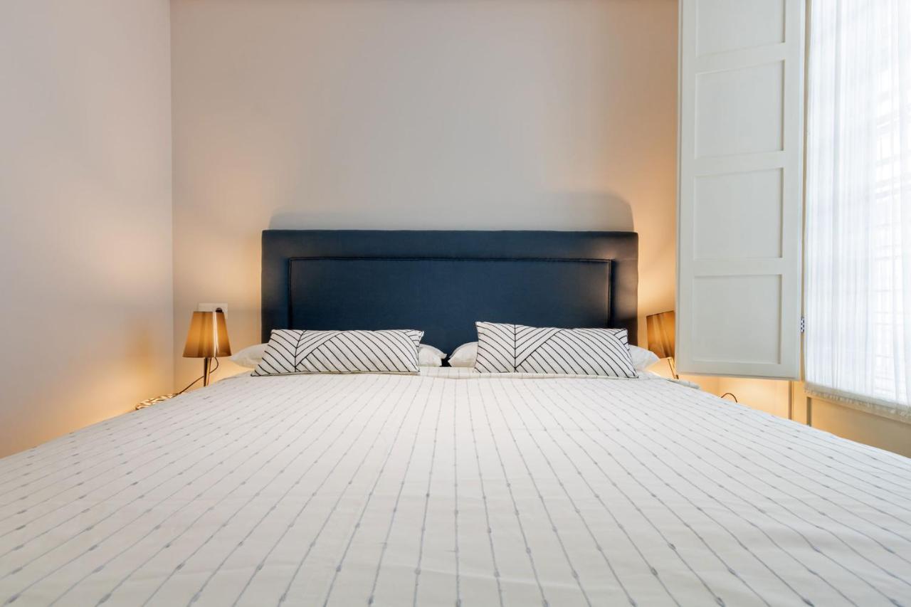 Alkazar Gardens Old Town 6 Pax Apartment เซบีญา ภายนอก รูปภาพ
