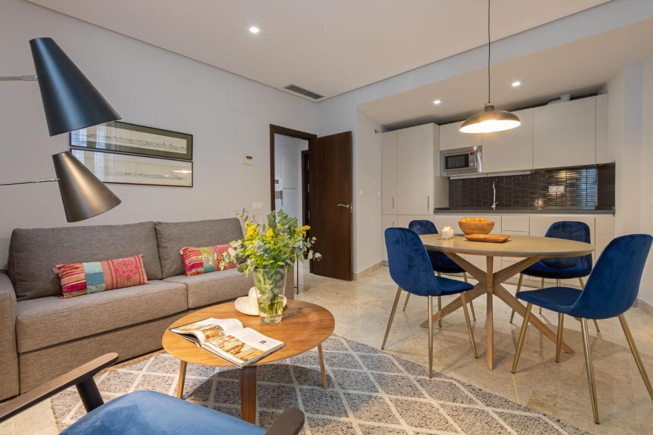 Alkazar Gardens Old Town 6 Pax Apartment เซบีญา ภายนอก รูปภาพ