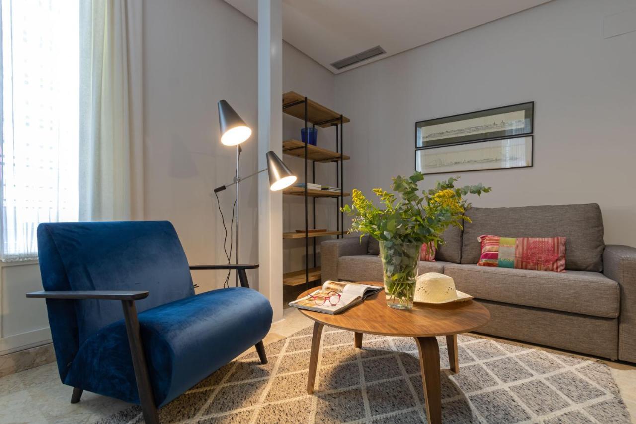 Alkazar Gardens Old Town 6 Pax Apartment เซบีญา ภายนอก รูปภาพ