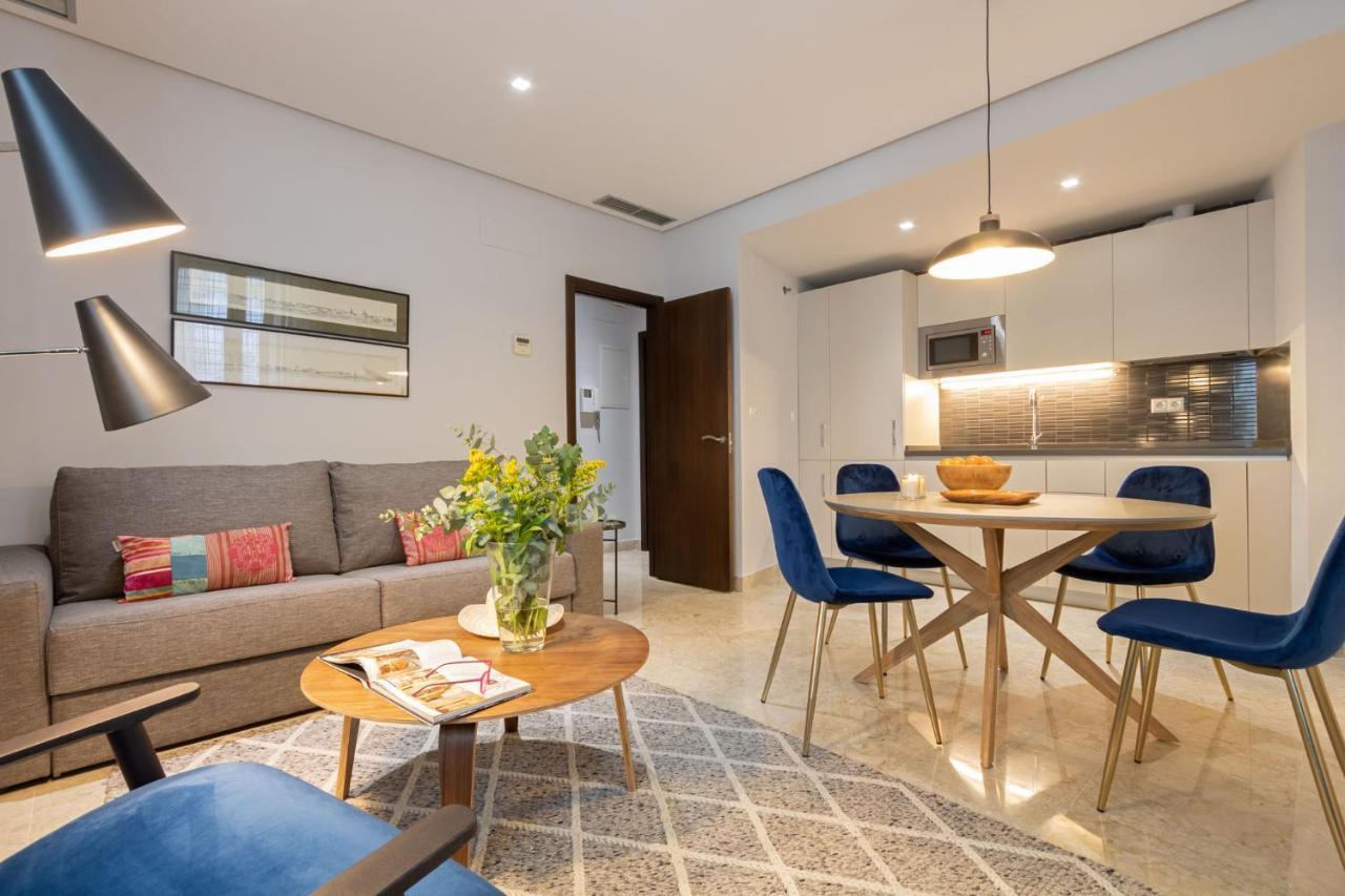 Alkazar Gardens Old Town 6 Pax Apartment เซบีญา ภายนอก รูปภาพ
