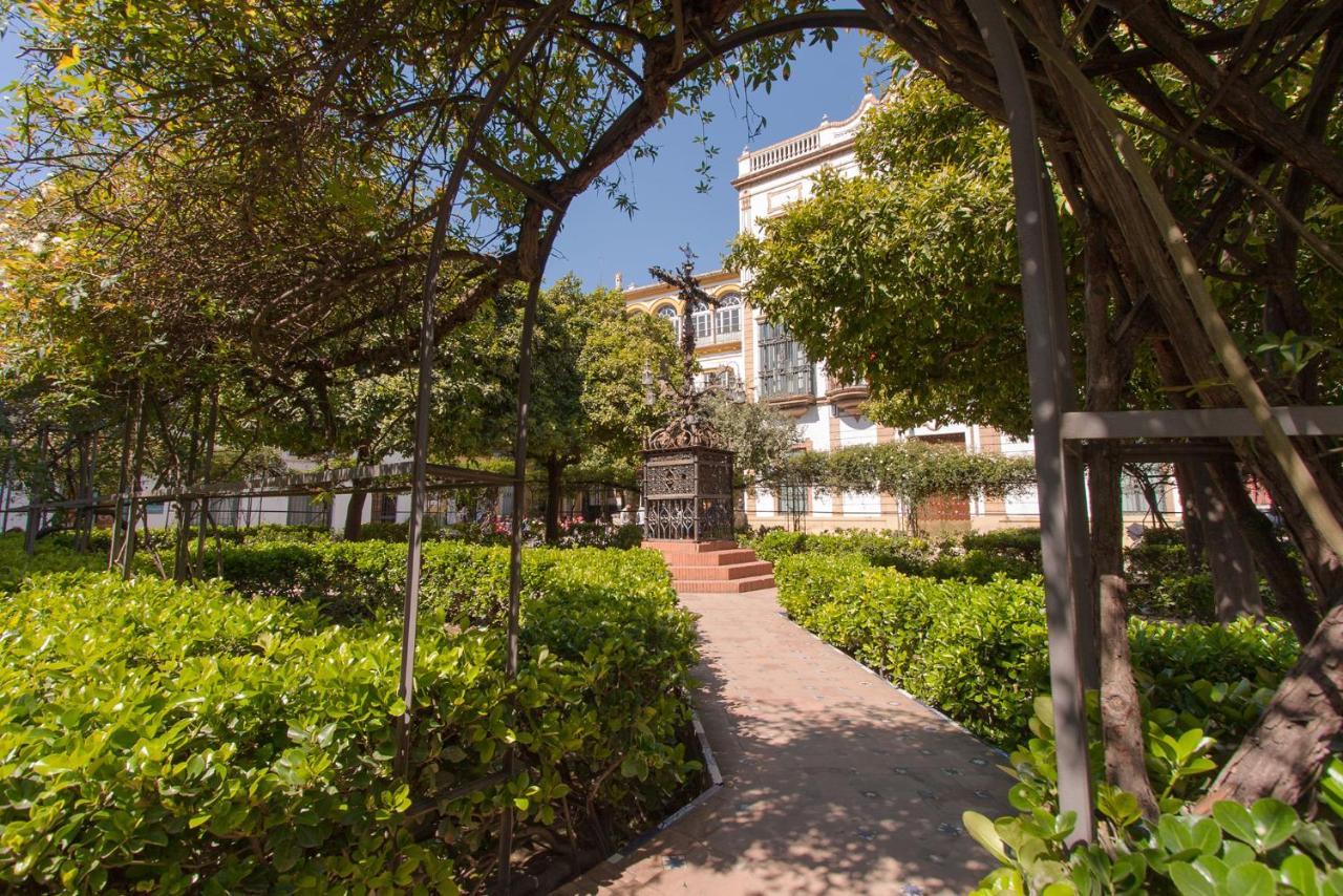 Alkazar Gardens Old Town 6 Pax Apartment เซบีญา ภายนอก รูปภาพ