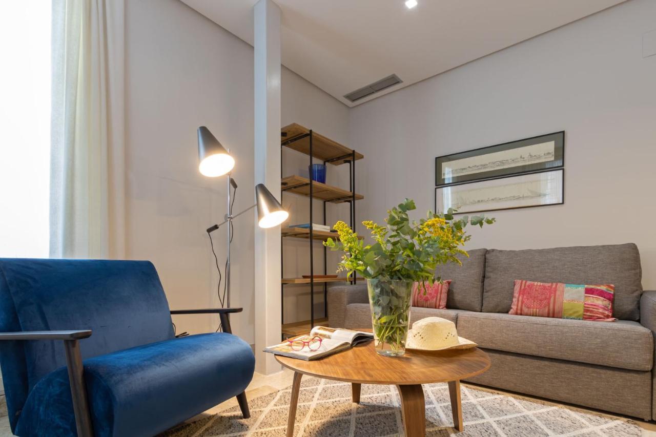Alkazar Gardens Old Town 6 Pax Apartment เซบีญา ภายนอก รูปภาพ
