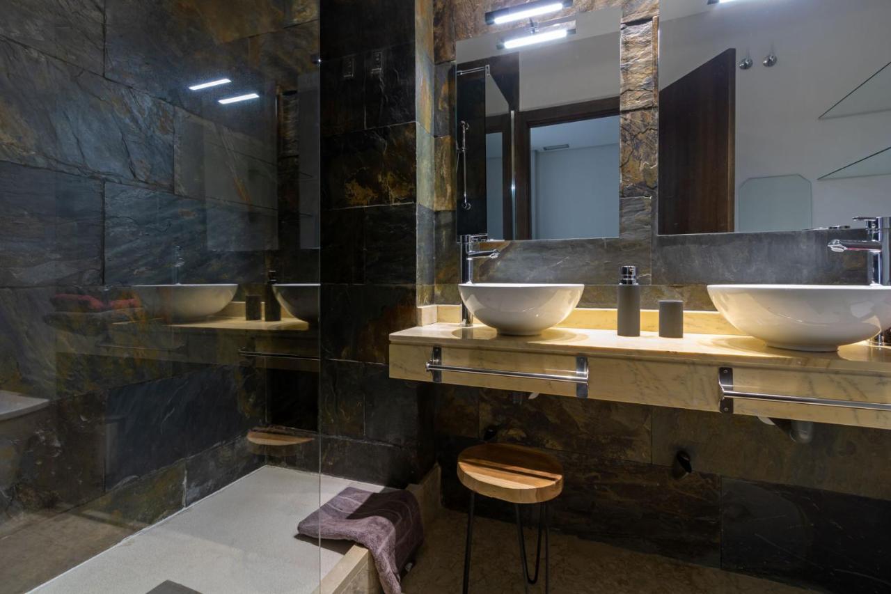 Alkazar Gardens Old Town 6 Pax Apartment เซบีญา ภายนอก รูปภาพ