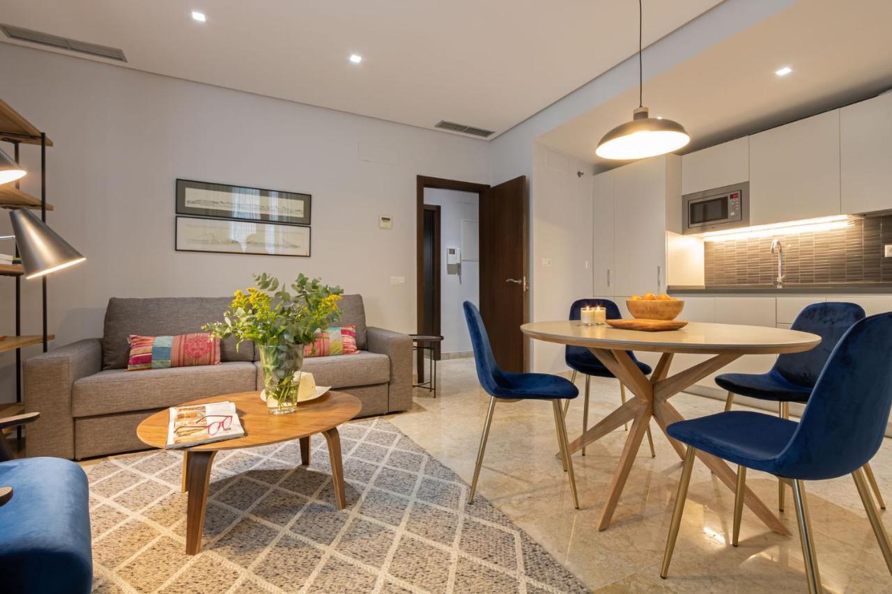 Alkazar Gardens Old Town 6 Pax Apartment เซบีญา ภายนอก รูปภาพ