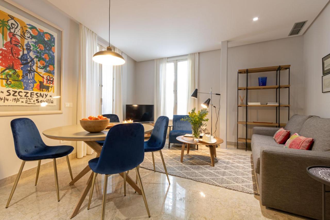 Alkazar Gardens Old Town 6 Pax Apartment เซบีญา ภายนอก รูปภาพ