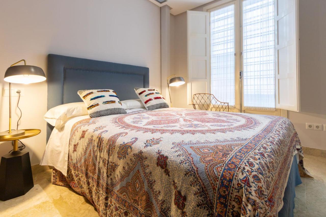 Alkazar Gardens Old Town 6 Pax Apartment เซบีญา ภายนอก รูปภาพ
