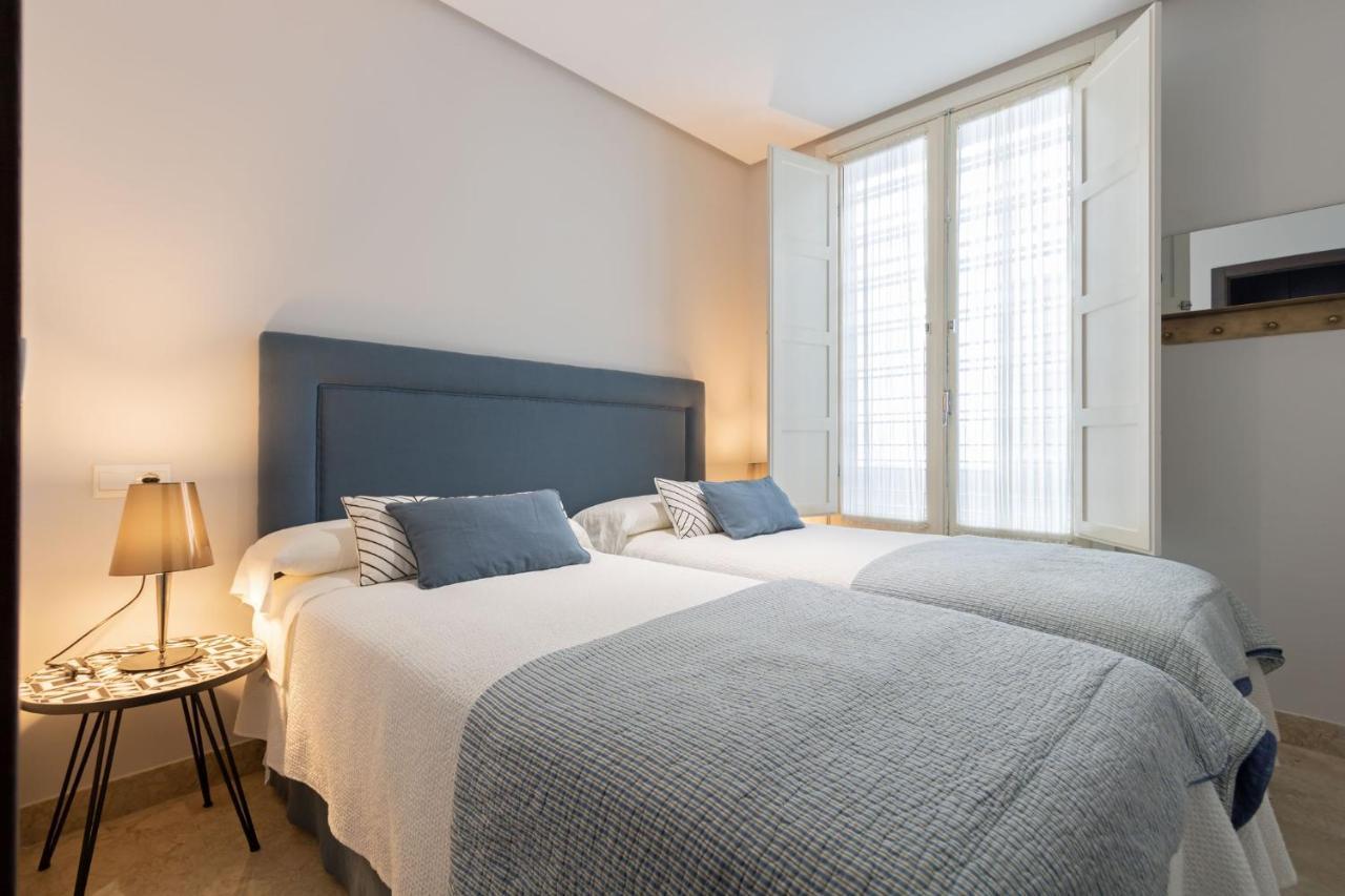 Alkazar Gardens Old Town 6 Pax Apartment เซบีญา ภายนอก รูปภาพ