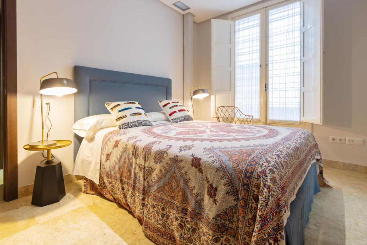 Alkazar Gardens Old Town 6 Pax Apartment เซบีญา ภายนอก รูปภาพ