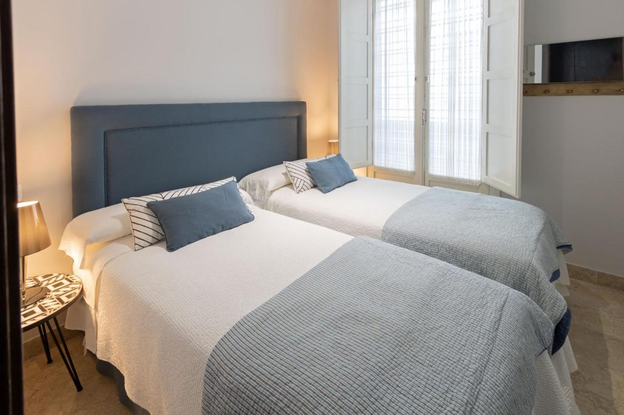 Alkazar Gardens Old Town 6 Pax Apartment เซบีญา ภายนอก รูปภาพ