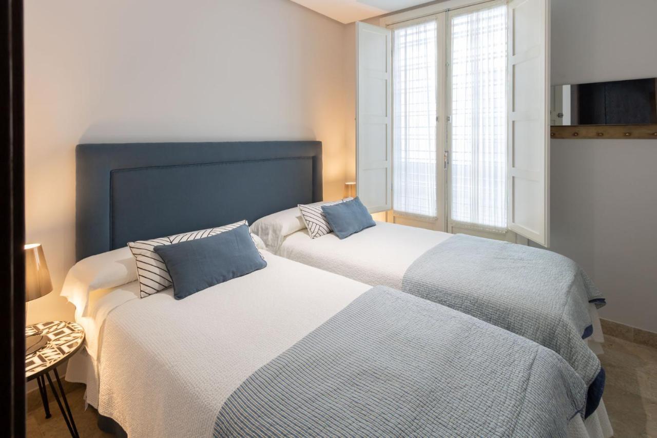Alkazar Gardens Old Town 6 Pax Apartment เซบีญา ภายนอก รูปภาพ